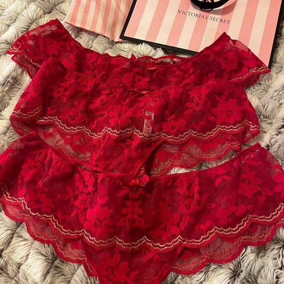 VICTORIA’S SECRET RED PANTIES SIZE XL SET OF 3!! BEAUTIFUL RED & GOLD - Picture 2 of 9